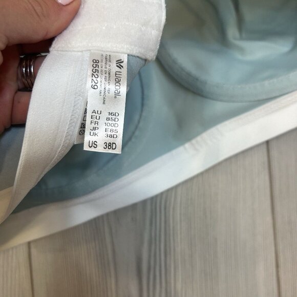 Wacoal Blue and White Sports Bra - Picture 6 of 7